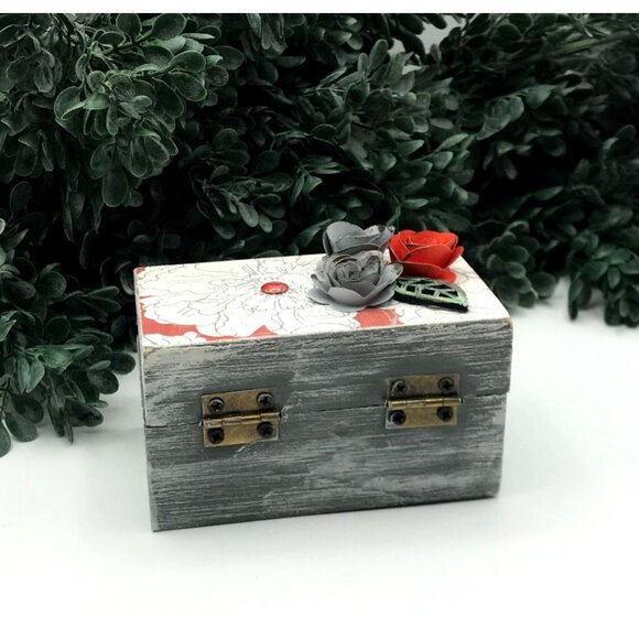 Small Wooden Decorative Trinket Box With Floral Top & Paper Roses - Picture 5 of 7